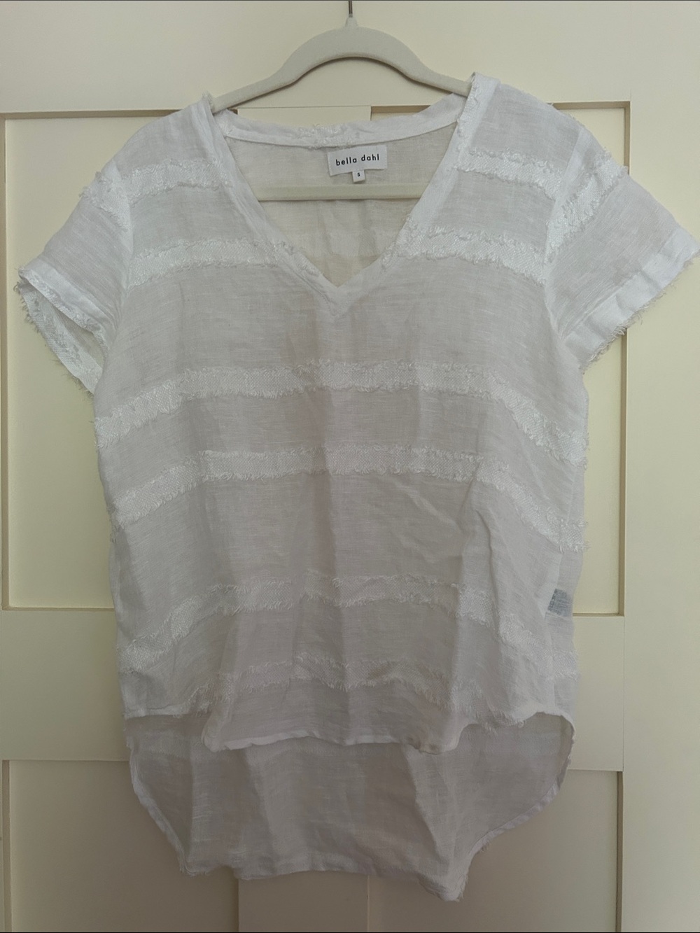 Bella Dahl White Textured V-Neck Short Sleeve Blouse
